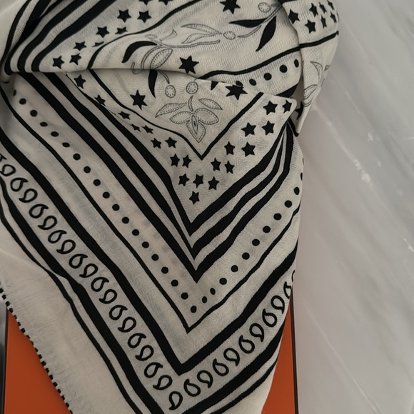 Hermes Shawl Scarf  Festival des Amazones Bandana Stole Cashmere Silk 140 NWT - Picture 8 of 14
